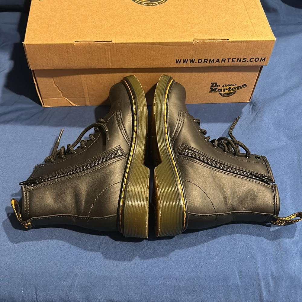 Dr. Martens- 1460 J, black, softy t, 5 women sw - Picture 3 of 6